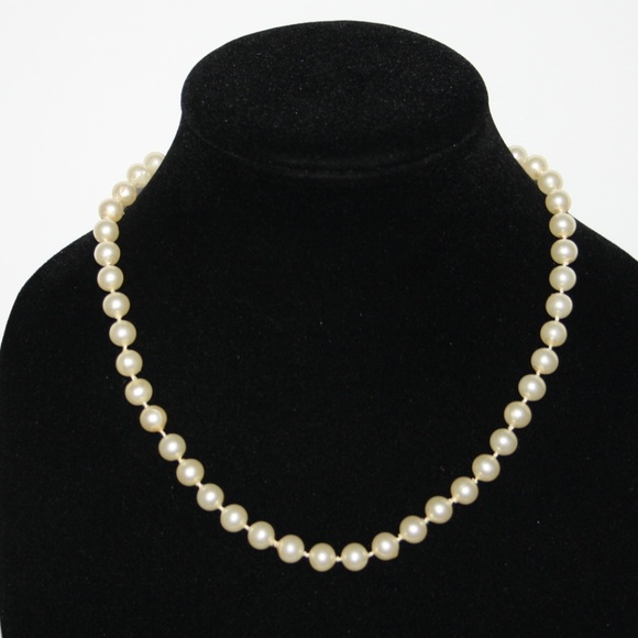 🤍 Off White Pearl Necklace · 18" · Lightweight Vintage Glow ✨ - Picture 1 of 5